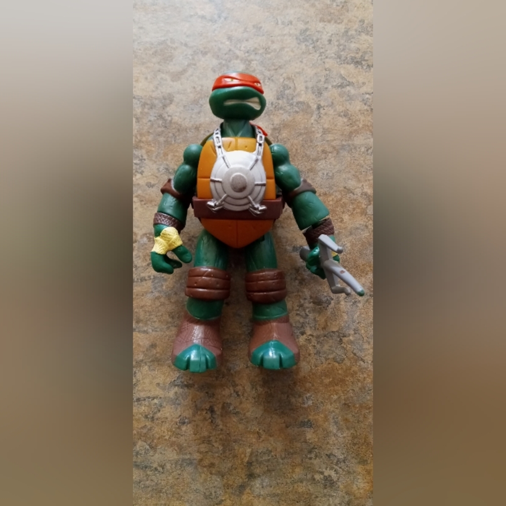 Teenage Mutant Ninja Turtles Raphael Action Figure - Red & Green